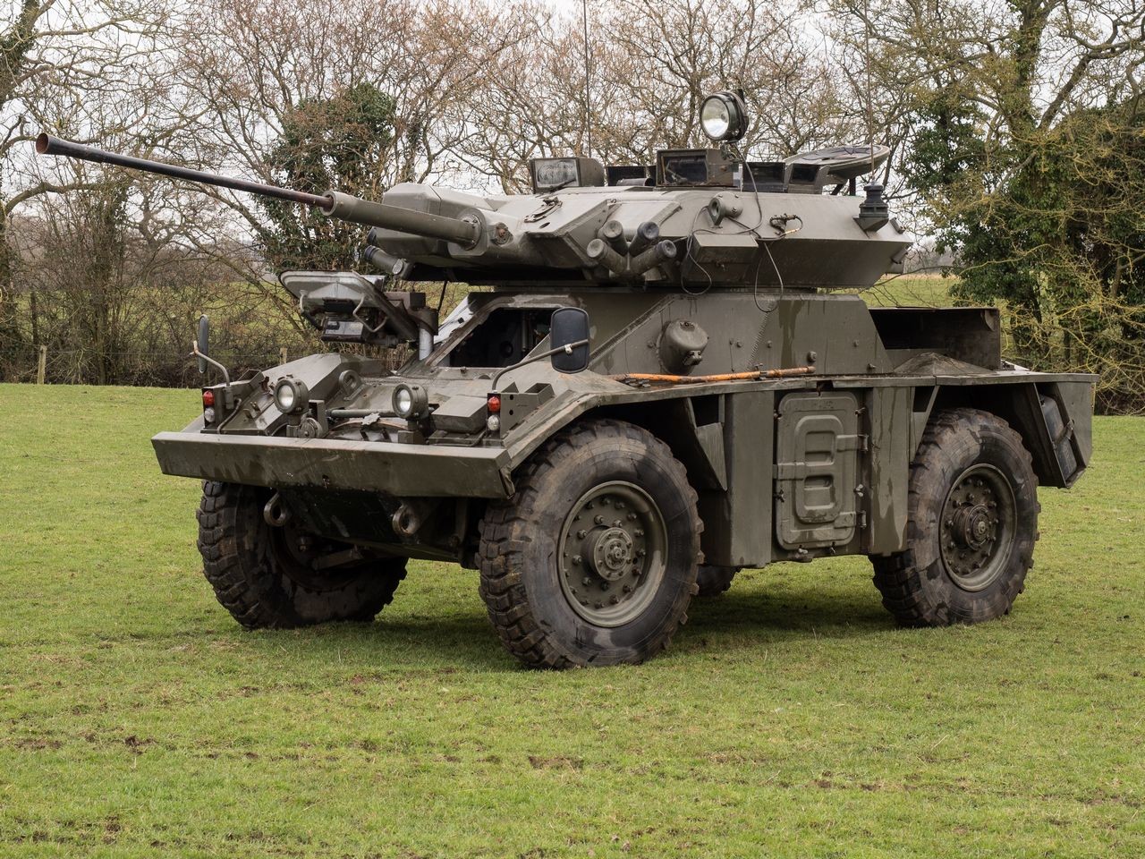 jpg-(350 kb)  预览 潘哈德装甲侦察车  无名氏